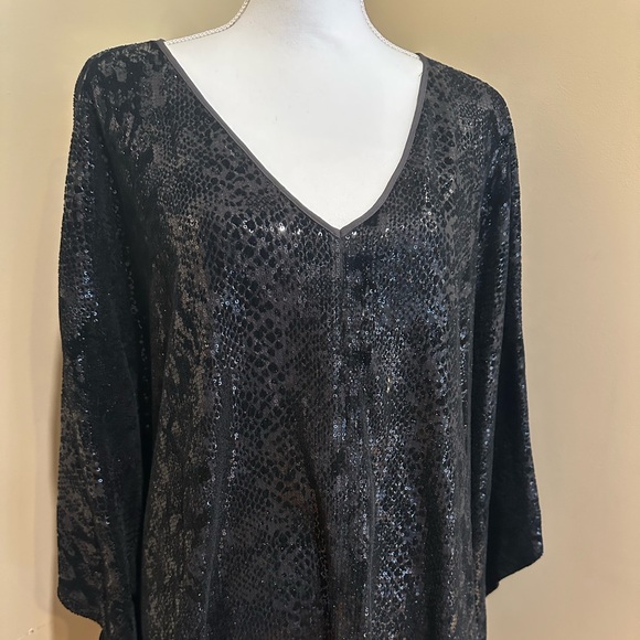 Naturi Gorgeous Animal Print Sequin Poncho - Picture 1 of 8